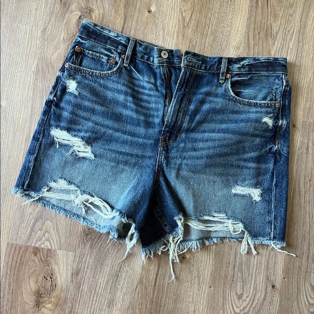 American Eagle 90s Boyfriend shorts